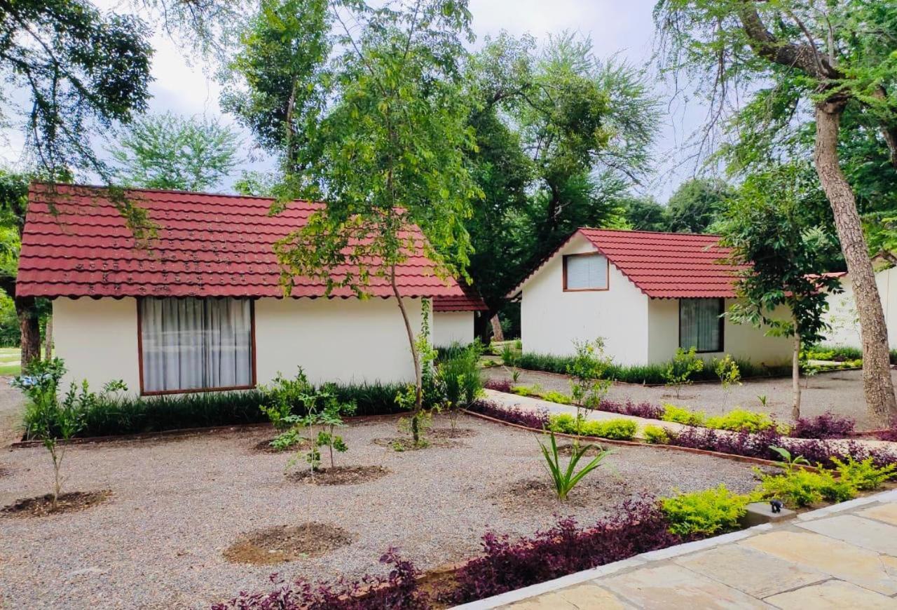 Aranya Vilas - A Nature Resort Udajpur Exteriér fotografie